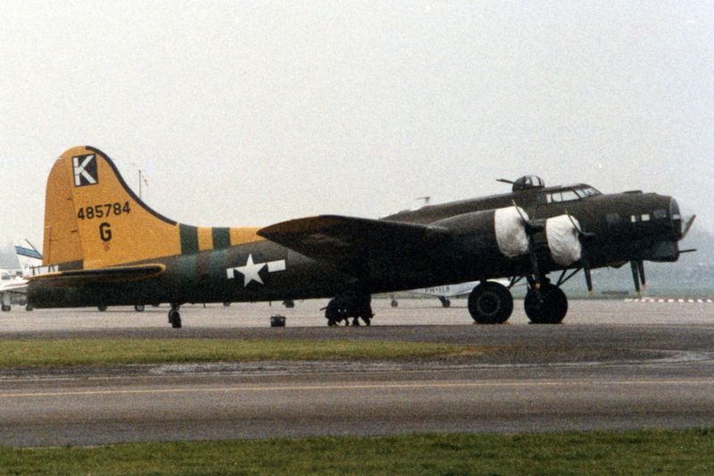 Maquetas hechas - boeing-b-17-flying-fortress Vista lateral