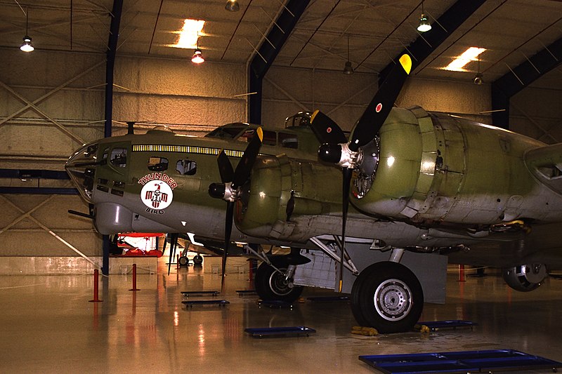 Maquetas hechas - boeing-b-17-flying-fortress Vista lateral