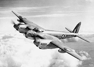Maquetas hechas - de-havilland-98-mosquito Vista frontal lateral foto bn