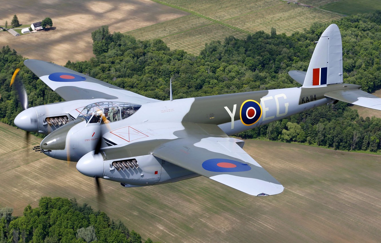 Maquetas hechas - de-havilland-98-mosquito Vista lateral volando