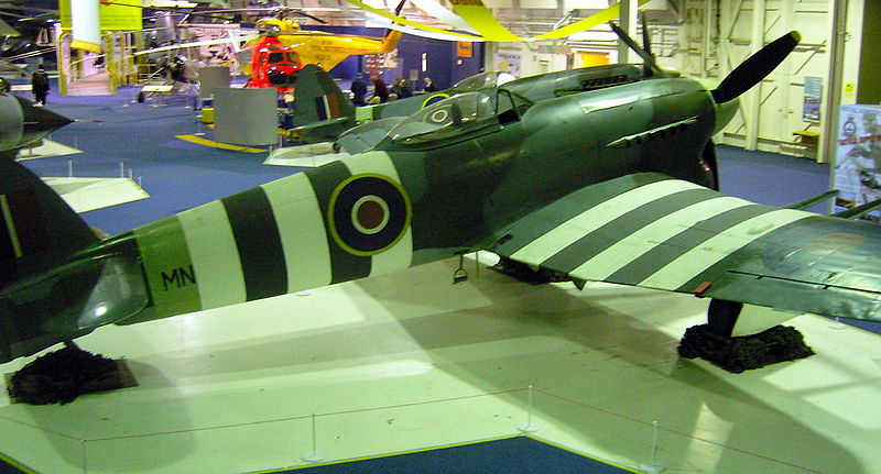 Maquetas hechas - hawker-typhoon Vista lateral trasera