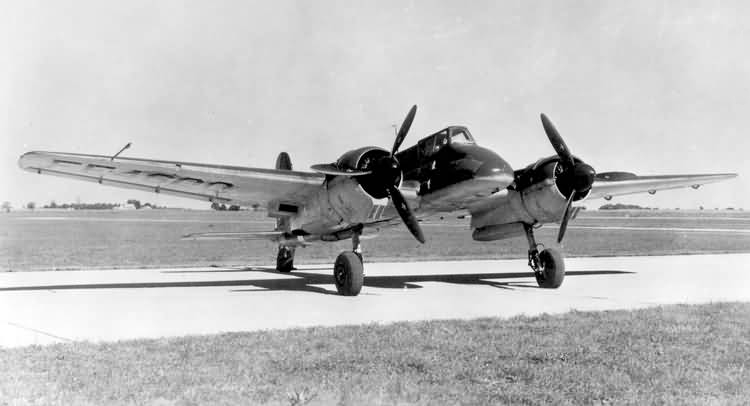 Maquetas hechas - henschel-hs-129 Vista frontal lateral foto bn