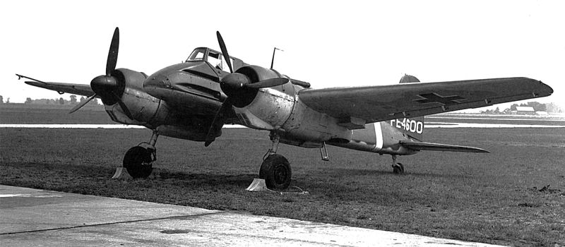 Maquetas hechas - henschel-hs-129 Vista frontal lateral foto bn