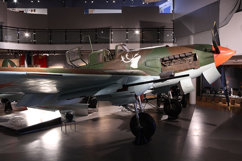 Maquetas hechas - ilyushin-il-2-variante-con-2-asientos Vista lateral