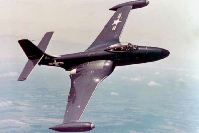 Maquetas hechas - mcdonnell-f2h-banshee Vista frontal lateral