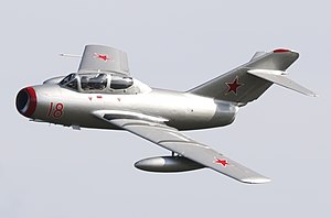 Maquetas Hechas - Mikoyan-Gurevich MiG-15 Fagot Vista frontal-lateral