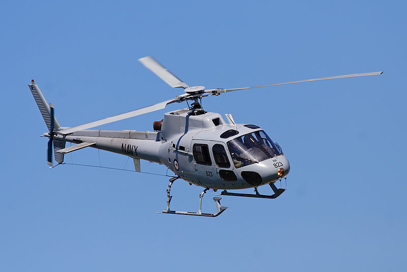 Maquetas hechas - Eurocopter AS350 Ecureuil Vista frontal-lateral