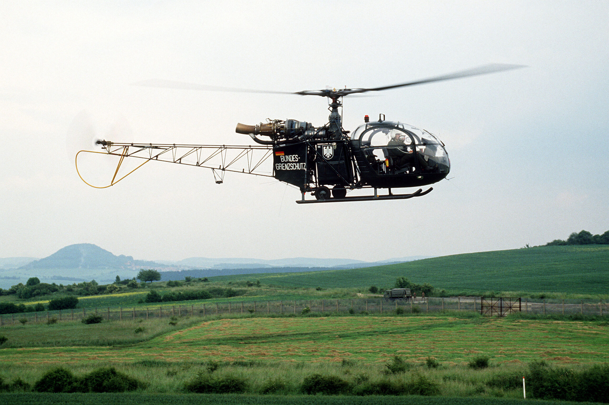 Maquetas hechas - Aérospatiale Alouette II Vista lateral 2