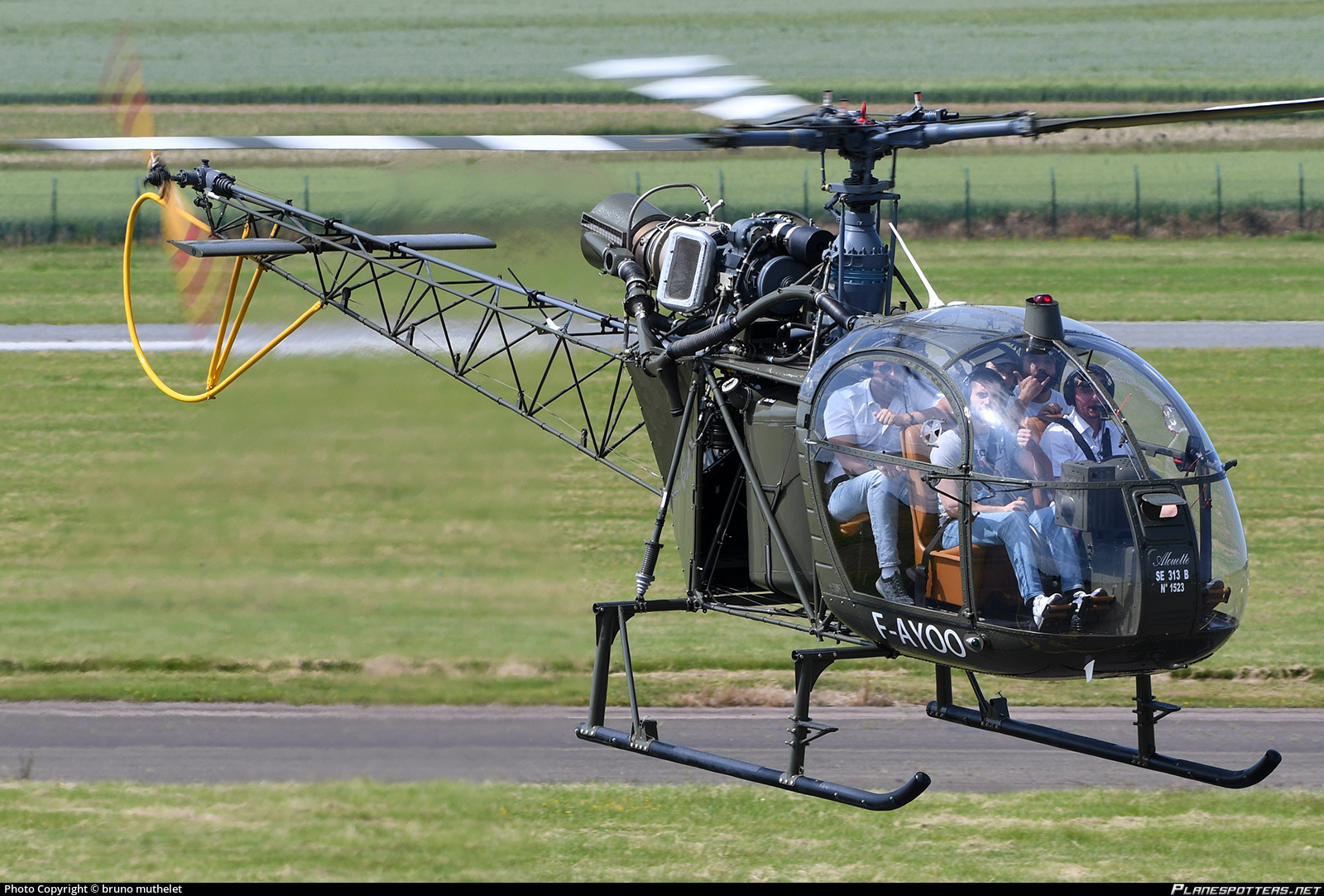 Maquetas hechas - Aérospatiale Alouette II Vista frontal-lateral