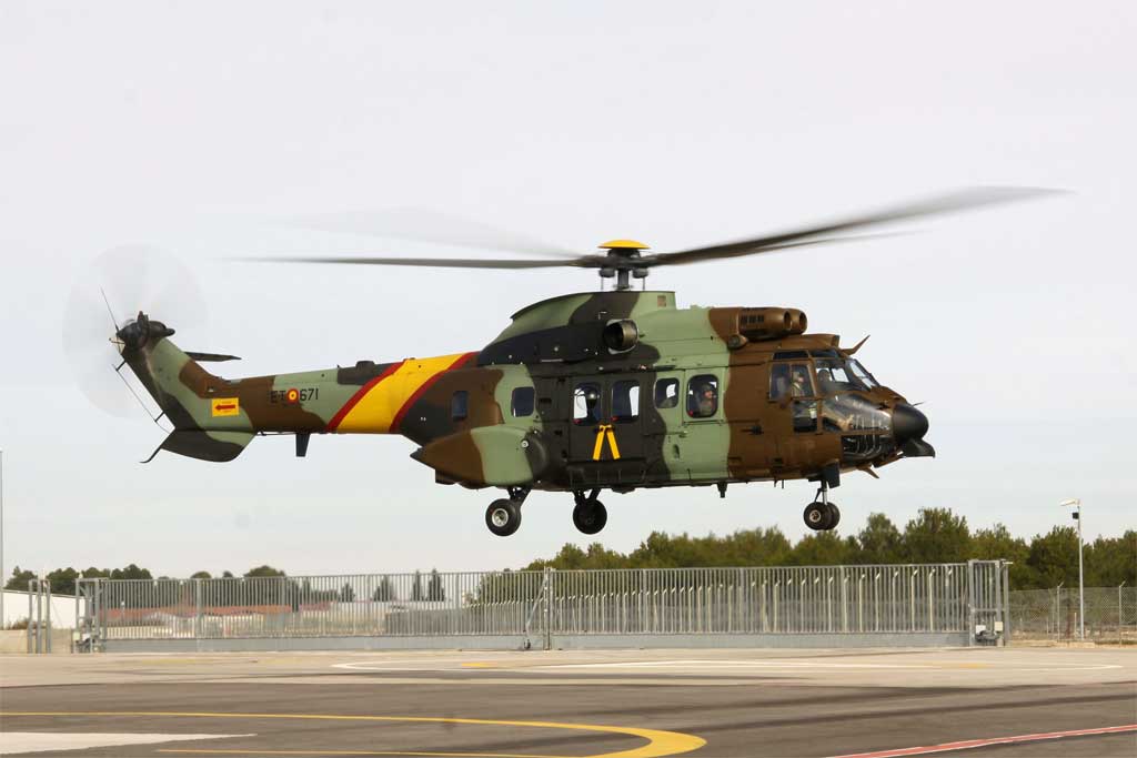 Maquetas hechas - Eurocopter AS532 Cougar Vista lateral