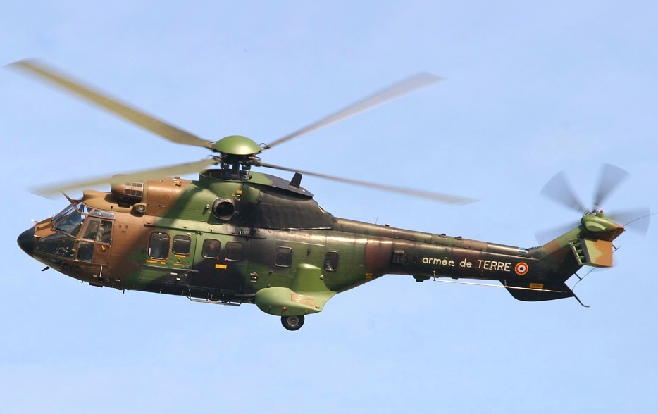 Maquetas hechas - Eurocopter AS532 Cougar Vista lateral 2