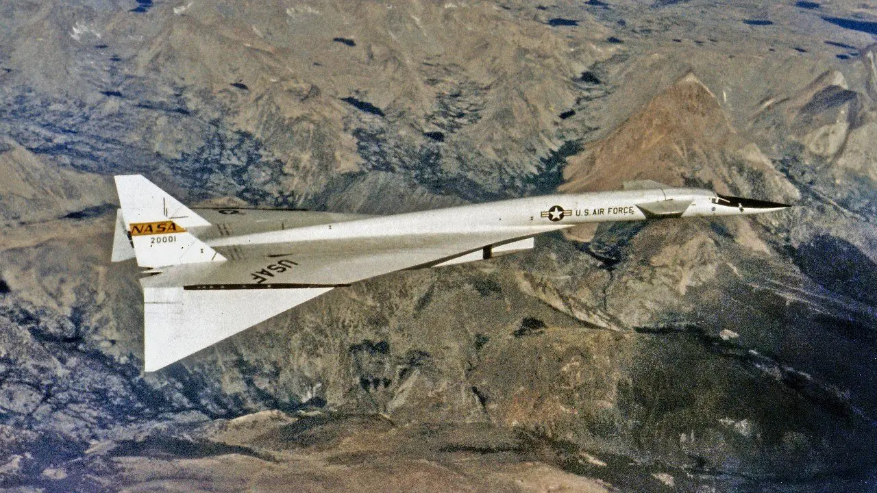 Maquetas hechas - North American Aviation XB-70 Valkyrie Vista lateral 2